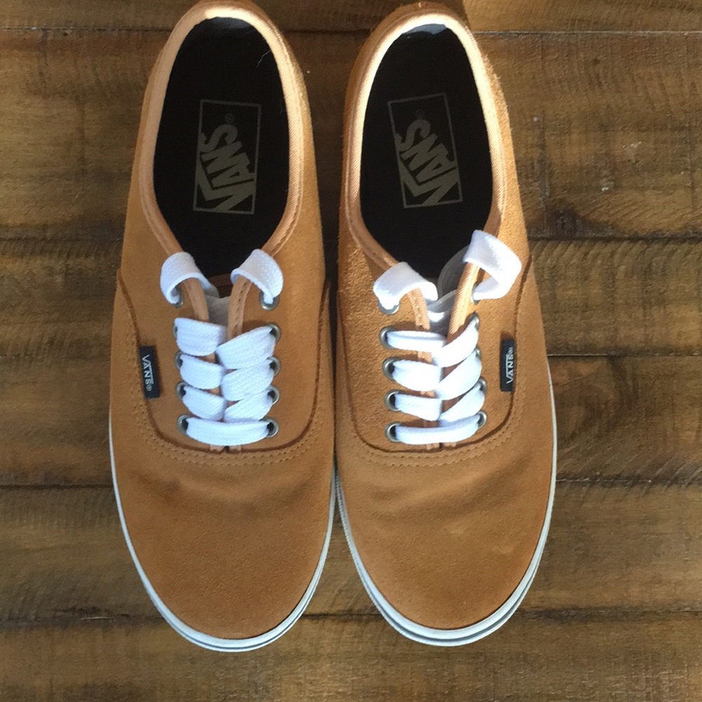 Mustard color vans off the wall. Size 7.5 women’s